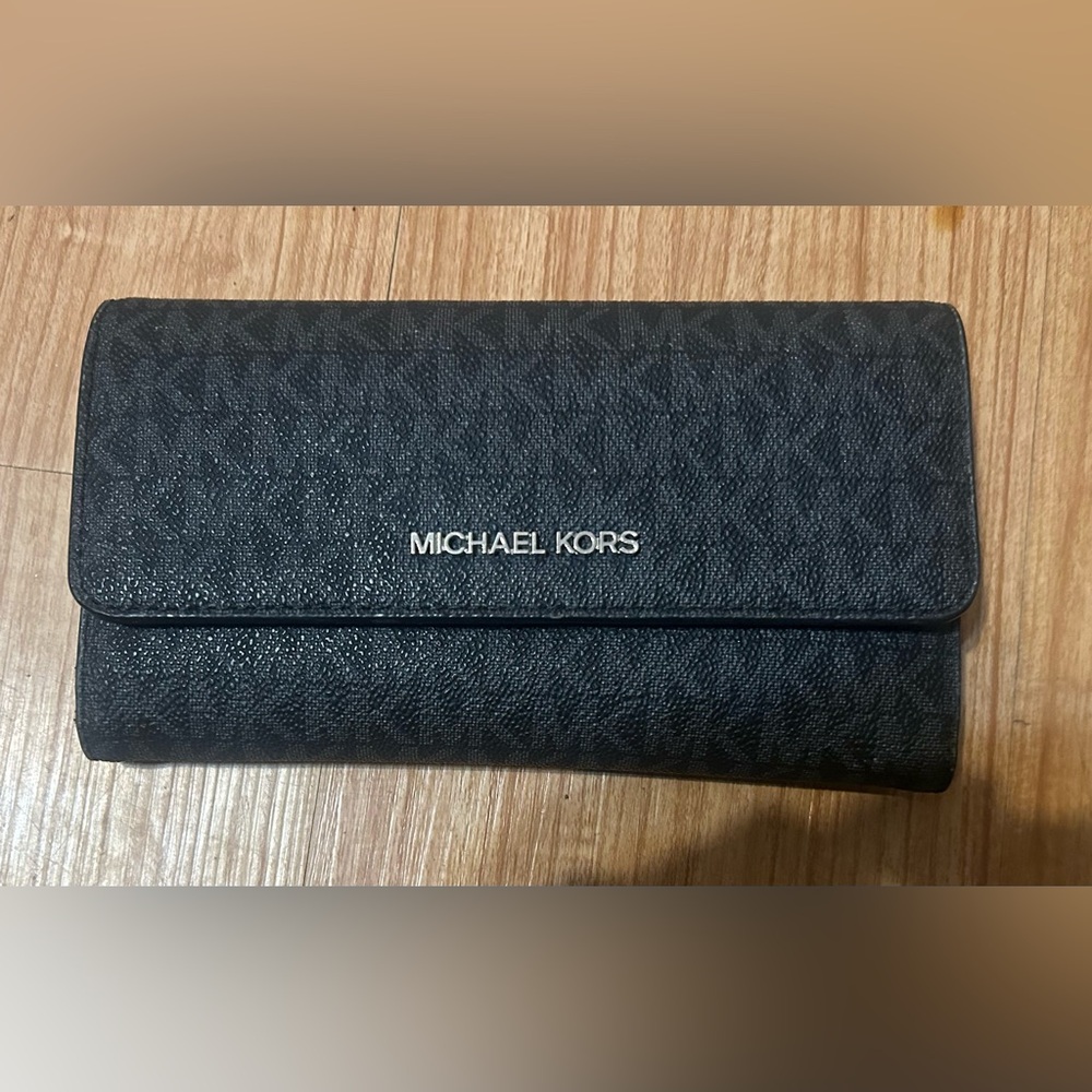 Michael Kors Jet Set full size wallet, pocketbook!
